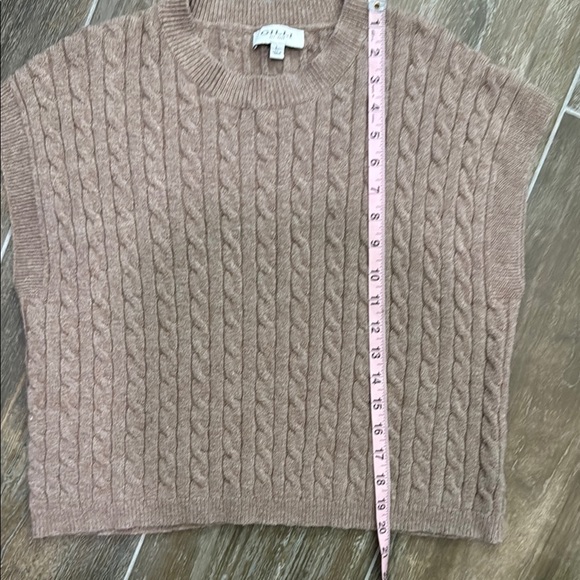 Gilli Tan Cable Knit Sleeveless Blouse - Picture 6 of 7